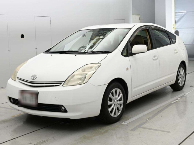 TOYOTA PRIUS — фото