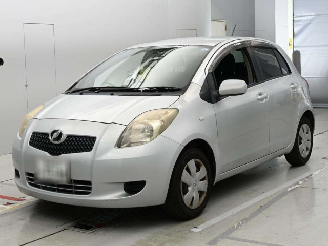 TOYOTA VITZ — фото