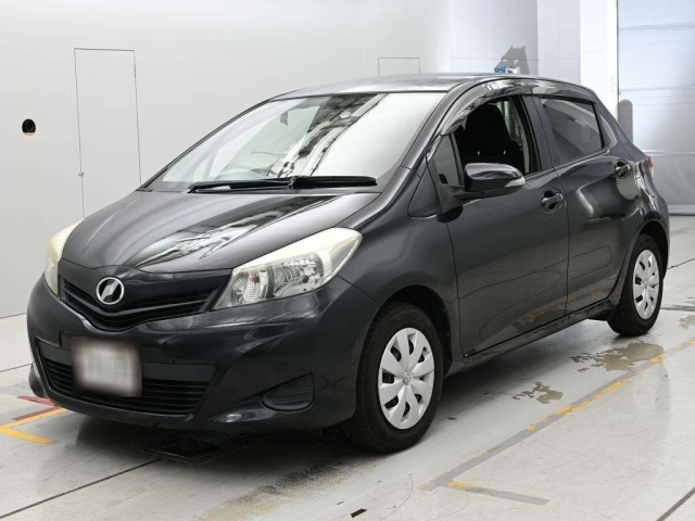 TOYOTA VITZ — фото