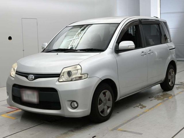 TOYOTA SIENTA — фото