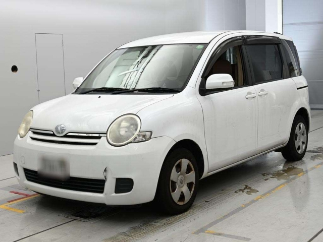 TOYOTA SIENTA — фото