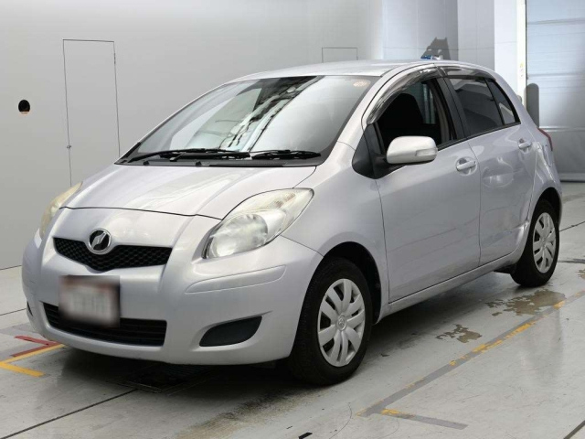 TOYOTA VITZ — фото