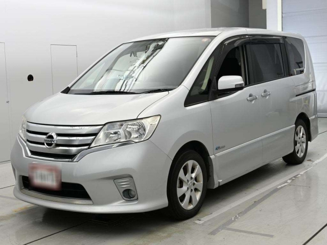 NISSAN SERENA — фото
