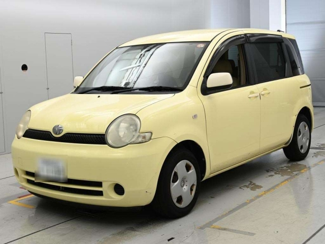 TOYOTA SIENTA — фото