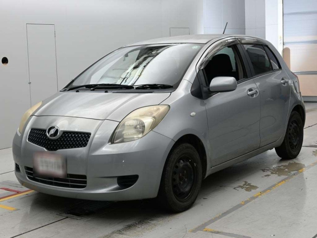 TOYOTA VITZ — фото