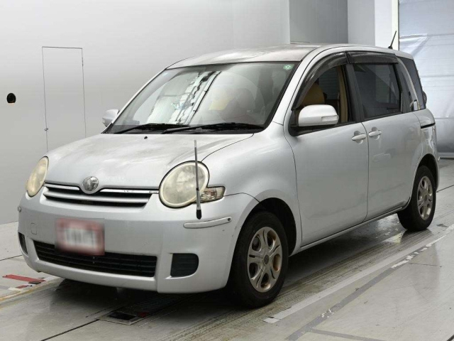 TOYOTA SIENTA — фото