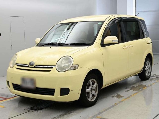 TOYOTA SIENTA — фото