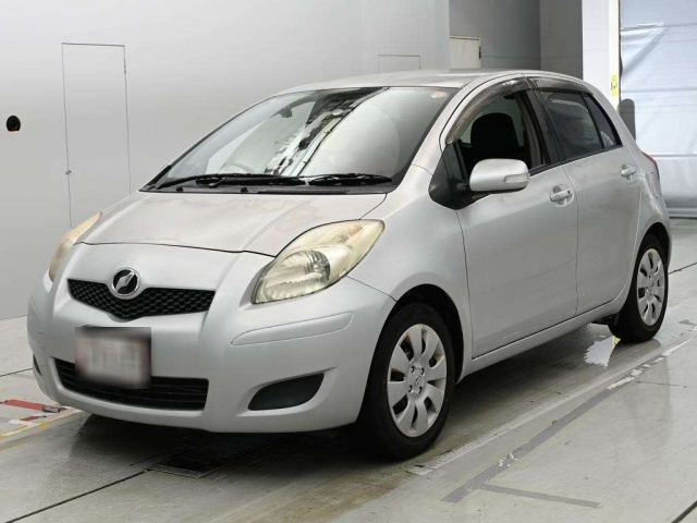 TOYOTA VITZ — фото