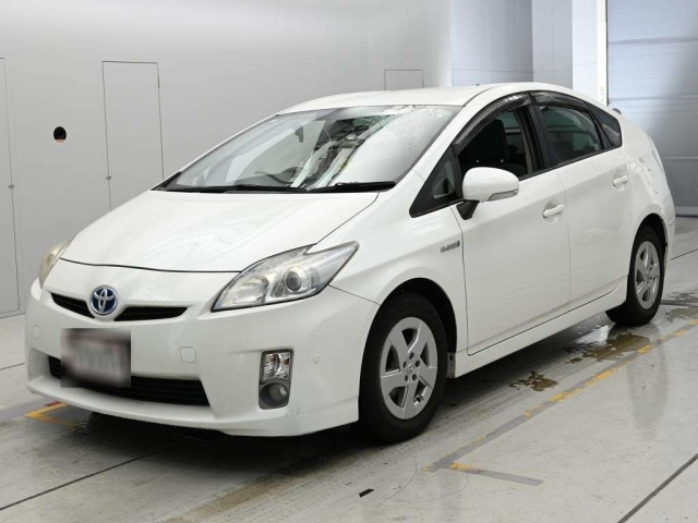 TOYOTA PRIUS — фото