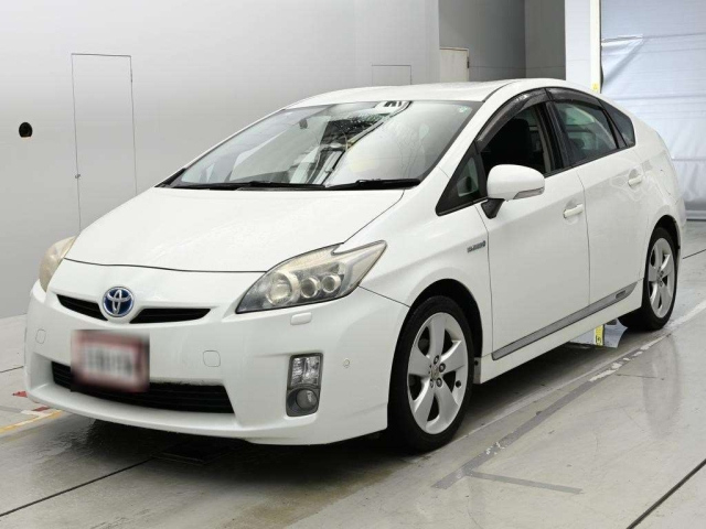 TOYOTA PRIUS — фото