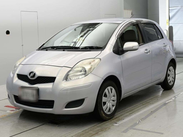 TOYOTA VITZ — фото