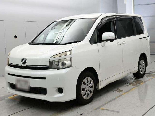 TOYOTA VOXY — фото