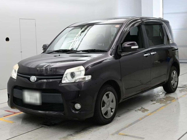 TOYOTA SIENTA — фото