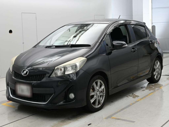 TOYOTA VITZ — фото