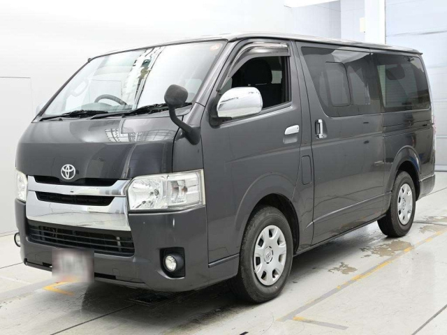 TOYOTA HIACE — фото