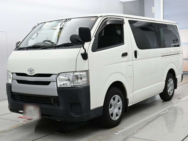 TOYOTA HIACE — фото