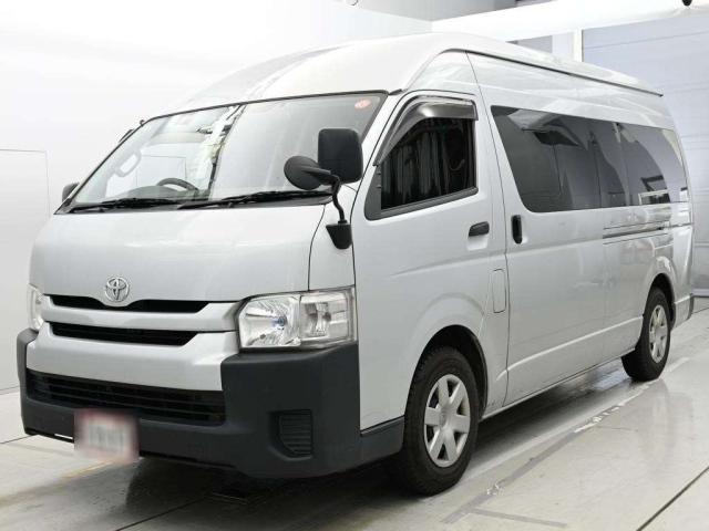 TOYOTA HIACE — фото