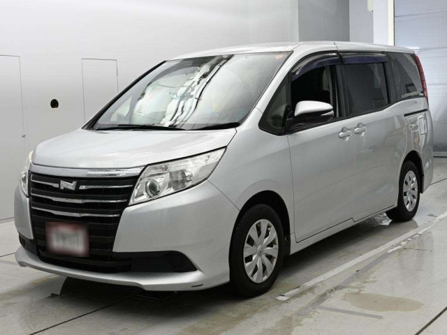 TOYOTA NOAH — фото