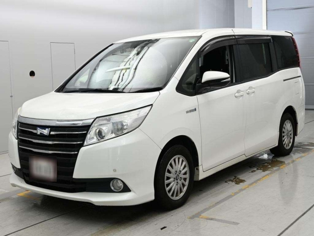 TOYOTA NOAH — фото