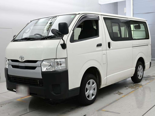 TOYOTA HIACE — фото