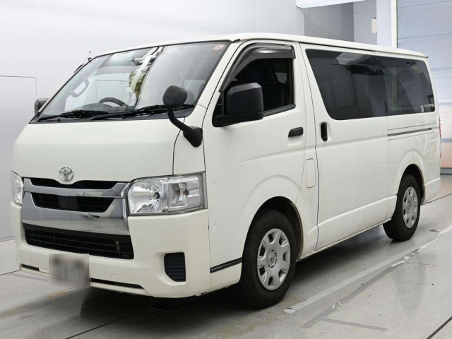 TOYOTA HIACE — фото