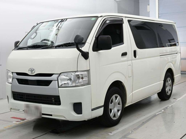 TOYOTA HIACE — фото
