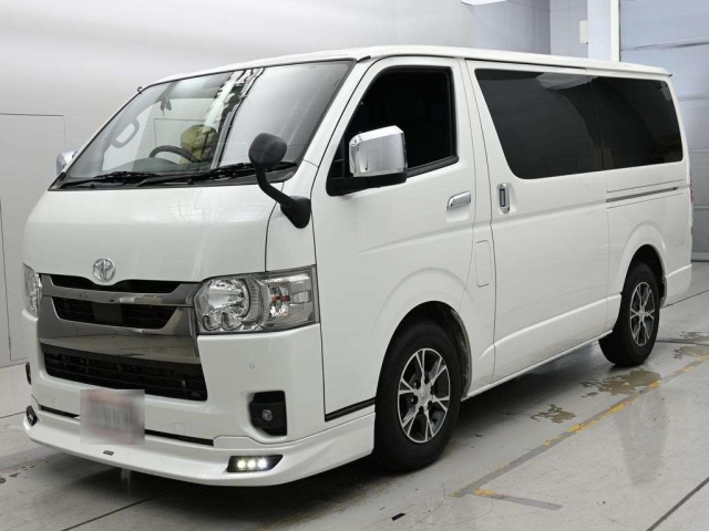 TOYOTA HIACE — фото