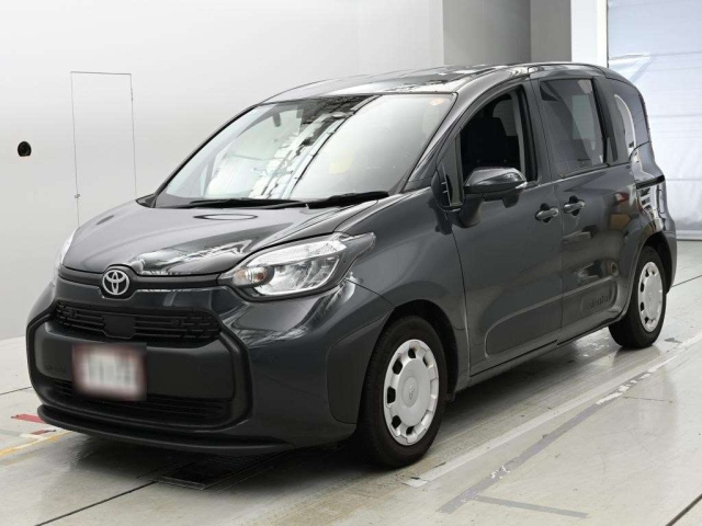TOYOTA SIENTA — фото