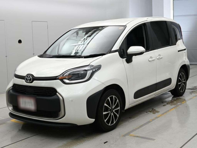 TOYOTA SIENTA — фото