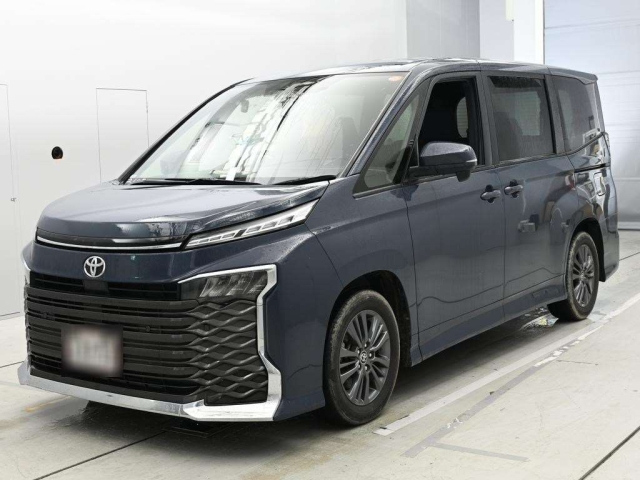 TOYOTA VOXY — фото