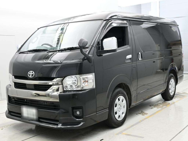 TOYOTA HIACE — фото