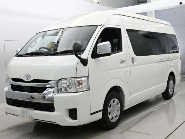 TOYOTA HIACE — фото