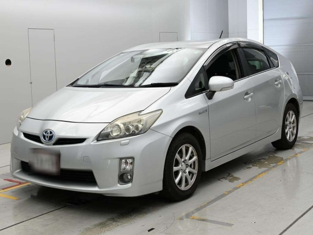 TOYOTA PRIUS — фото