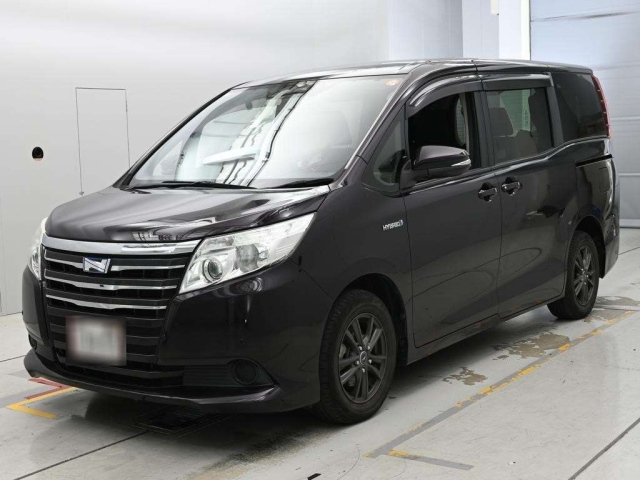 TOYOTA NOAH — фото