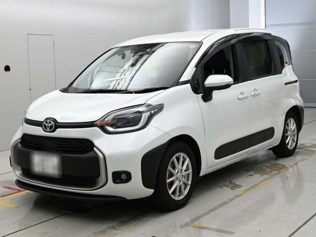 TOYOTA SIENTA — фото