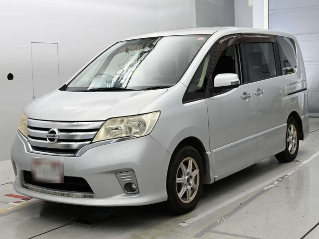 NISSAN SERENA — фото