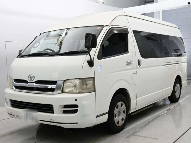 TOYOTA HIACE — фото