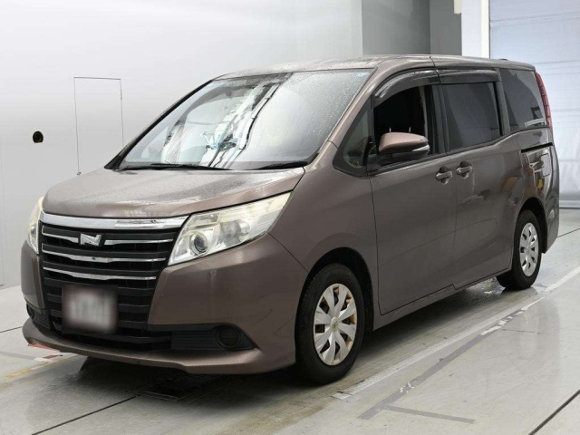 TOYOTA NOAH — фото