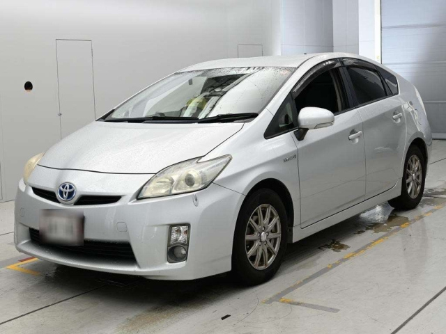 TOYOTA PRIUS — фото