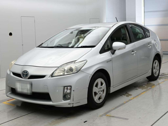 TOYOTA PRIUS — фото