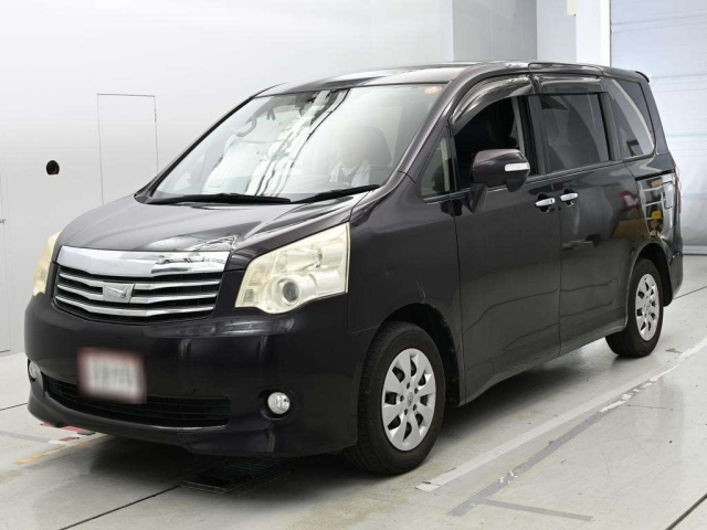 TOYOTA NOAH — фото