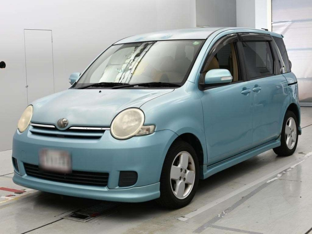 TOYOTA SIENTA — фото