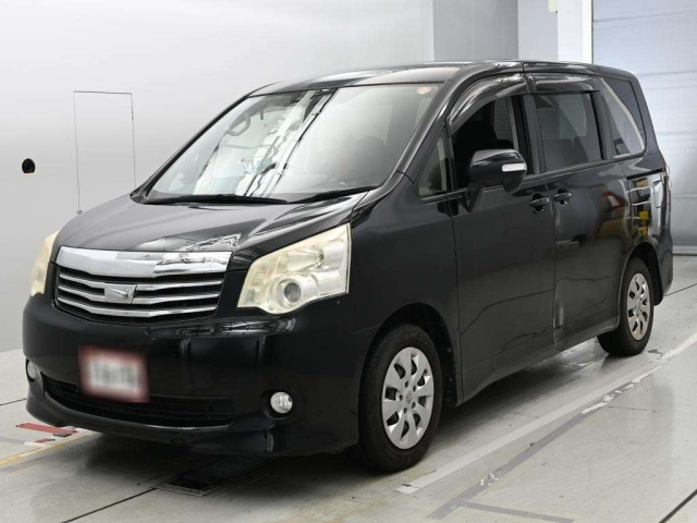 TOYOTA NOAH — фото