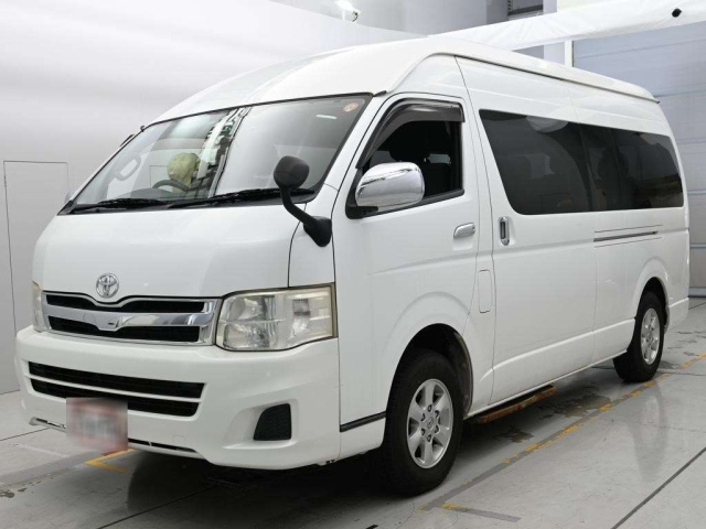 TOYOTA HIACE — фото