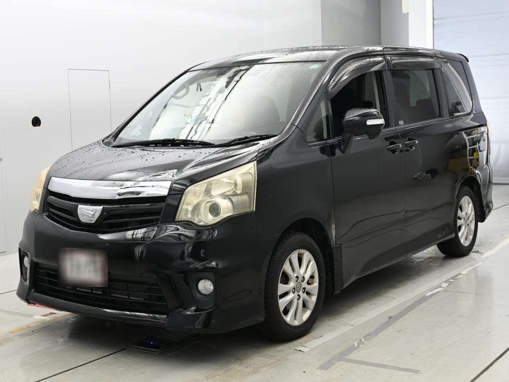 TOYOTA NOAH — фото