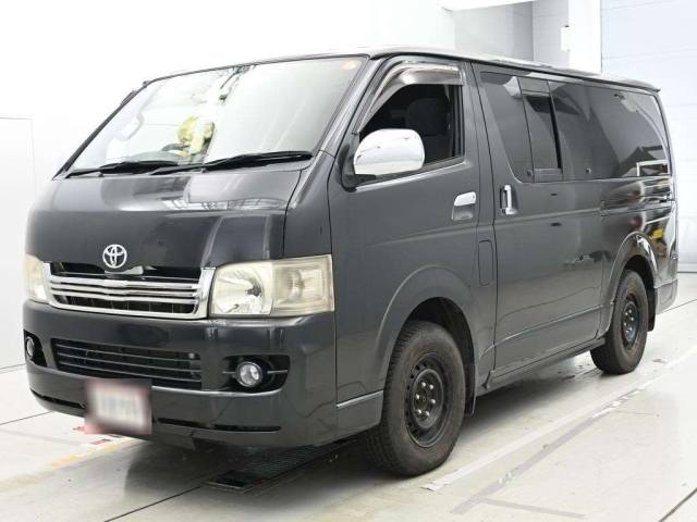 TOYOTA HIACE — фото