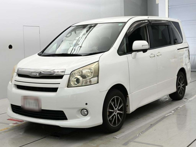 TOYOTA NOAH — фото