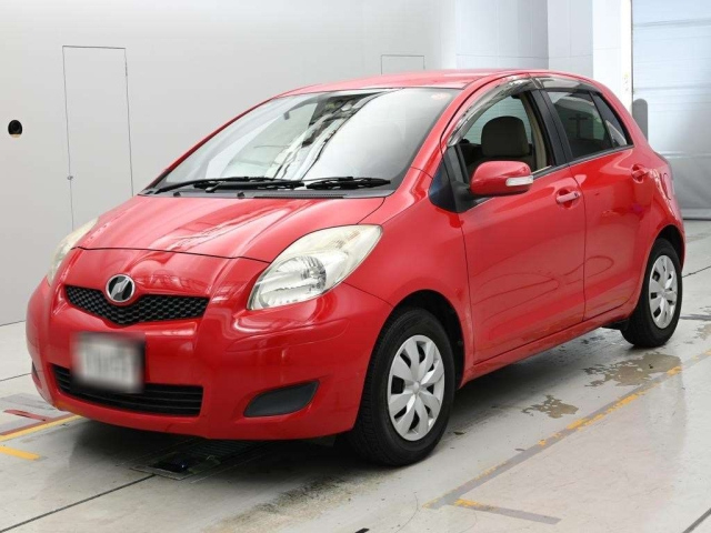 TOYOTA VITZ — фото