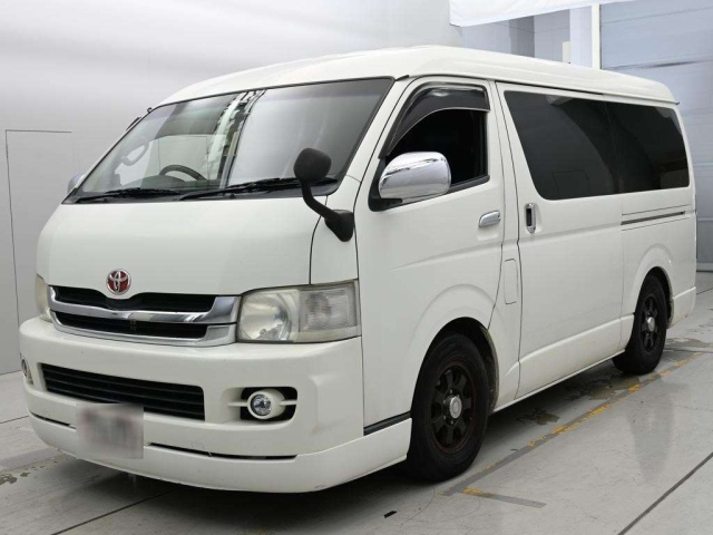TOYOTA HIACE — фото