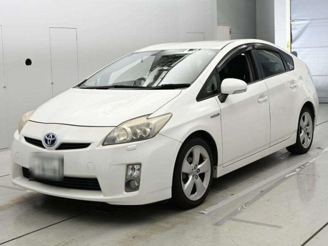 TOYOTA PRIUS — фото